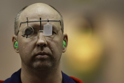 Владимир Исаков победил в стрельбе из малокалиберного пистолета 