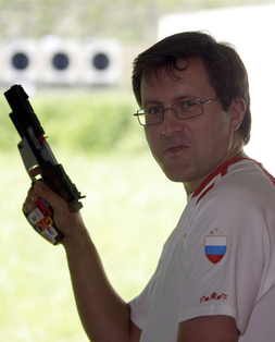 Алексей Климов стал лучшим в скоростной стрельбе из пистолета