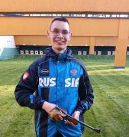 Антон Аристархов показал лучший результат в стрельбе из произвольного пистолета 