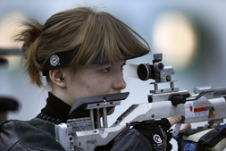 Юлия Каримова победила в стрельбе из пневматической винтовки