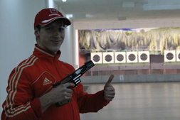 В стрельбе из скоростного пистолета победил Дмитрий Малюков