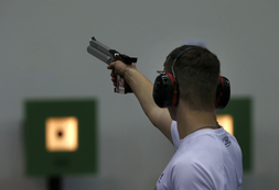 На Первенстве России юноши разыграли медали в стрельбе из пистолета 