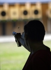 Девушки сразились за медали в стрельбе из малокалиберного пистолета
