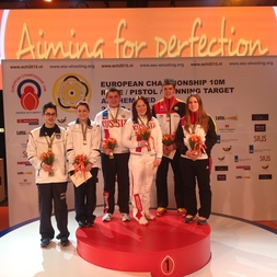Екатерина Паршукова и Владислав Фетисов продолжили победную серию россиян