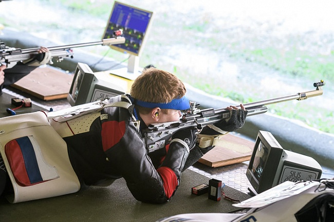 Кирилл Григорьян в финале упражнения "малокалиберная винтовка, стрельба из положения лёжа" (фото ISSF)