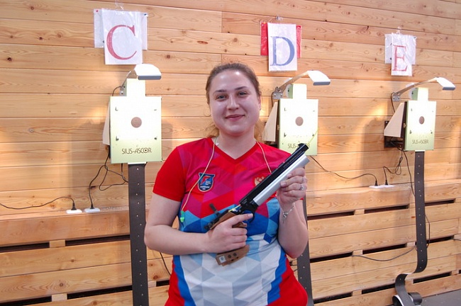 Валентина Борисевич победила в стрельбе из пневматического пистолета