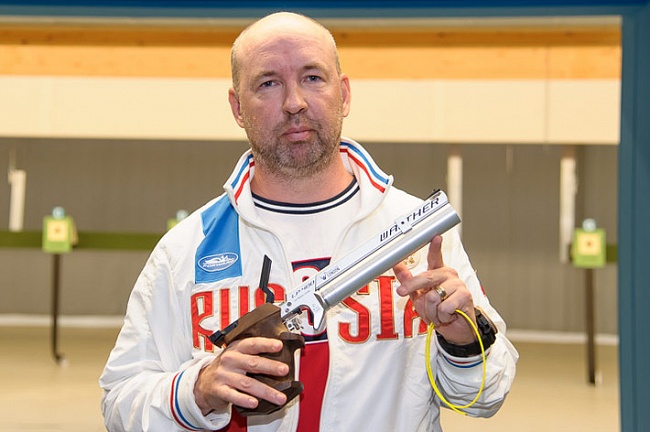 Чемпион Финала Кубка мира в стрельбе из пневматического пистолета Владимир Исаков (Фото ISSF)