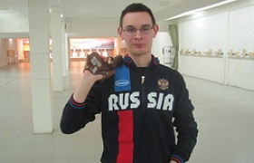 Антон Аристархов победил в стрельбе из произвольного пистолета