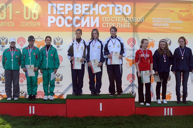 Команды-призеры первенства России в упражнении трап среди девушек