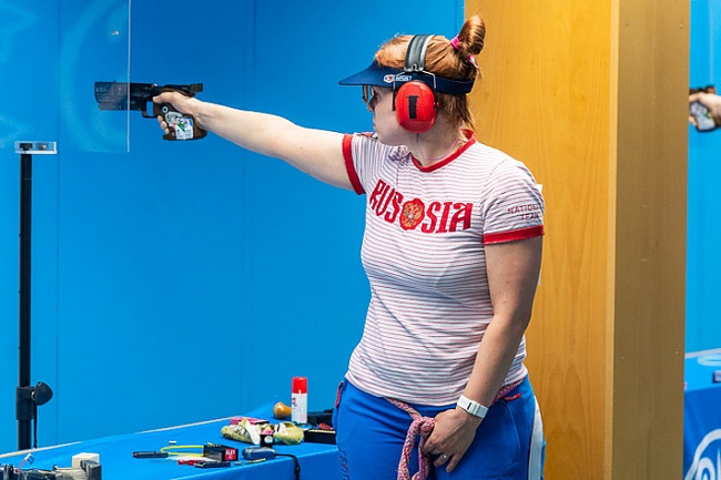 Светлана Медведева в финале (упражнение: стандартный малокалиберный пистолет) (фото ISSF)