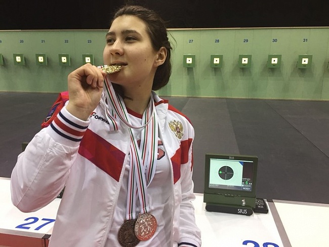 Яна Енина - два золота, серебро, и бронза Чемпионата Европы среди юниоров