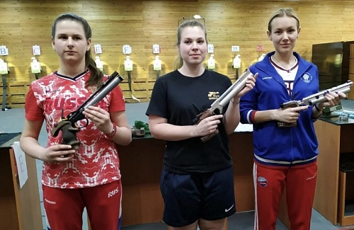 Светлана Мирошниченко победила в стрельбе из пневматического пистолета