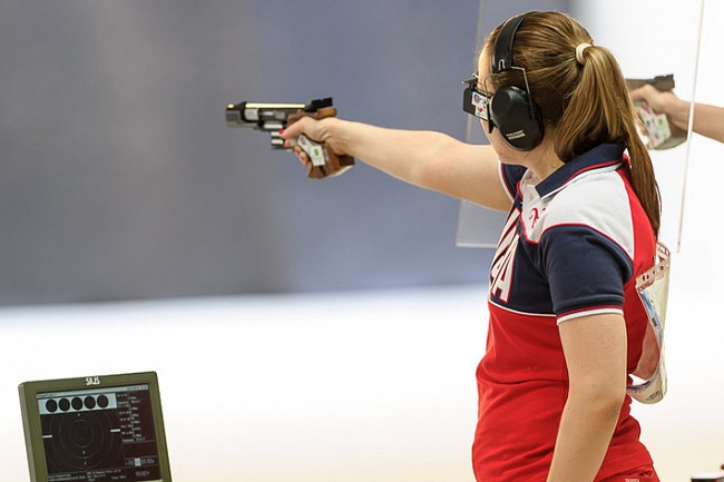 Екатерина Коршунова в финале упражнения "стрельба из стандартного малокалиберного пистолета"