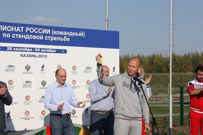 Чемпион мира-2015 Василий Мосин приветствует коллег-участников Чемпионата 