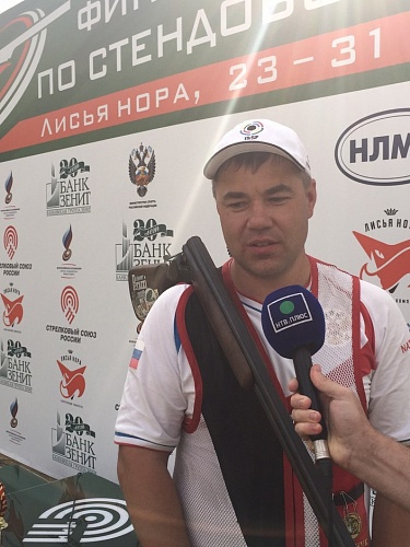 Алексей Алипов даёт интервью НТВ-Плюс