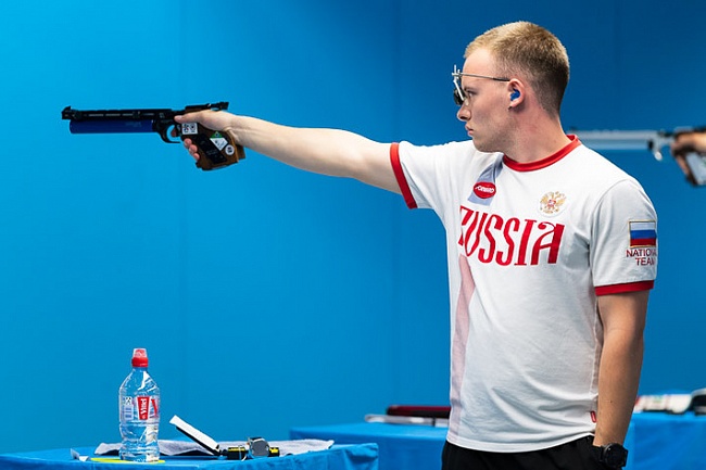 Артём Черноусов в финале (упражнение: "пневматический пистолет")