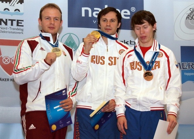Сергей Круглов (в центре) завоевал золото, Денис Соколов бронзу