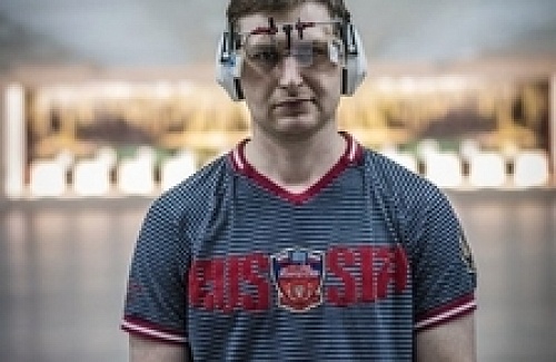 Леонид Екимов победил в стрельбе из пневматического пистолета 