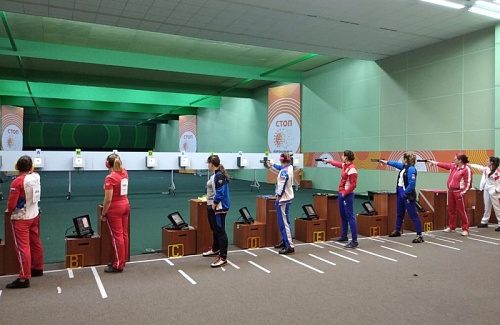 Виталина Бацарашкина - победительница Всероссийских соревнований по стрельбе из пневматического пистолета!
