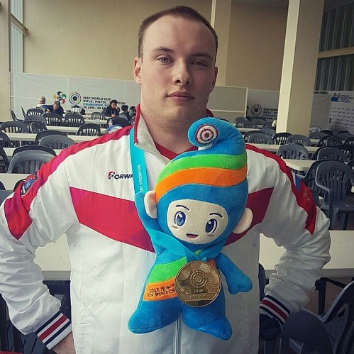 Чемпион Кубка мира в стрельбе из пневматического пистолета Артём Черноусов