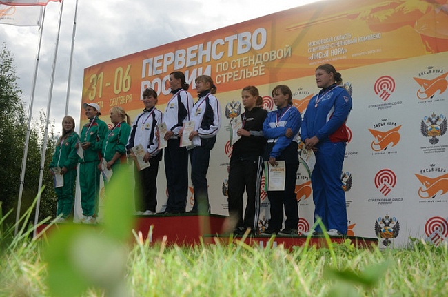 Команды-призеры первенства России в упражнении скит среди девушек