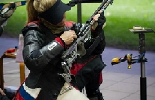 Алёна Низкошапская одержала победу в стрельбе из малокалиберной винтовки