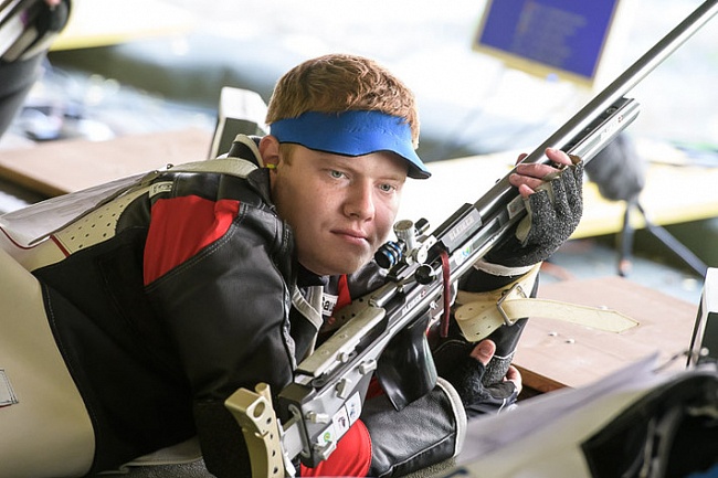 Кирилл Григорьян в финале упражнения "малокалиберная винтовка, стрельба из положения лёжа" (фото ISSF)