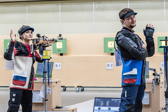 Дарья Вдовина и Владимир Масленников-серебряные призёры в стрельбе из пневматической винтовки в смешанных командах (фото ISSF)