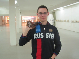 Антон Аристархов победил в стрельбе из произвольного пистолета