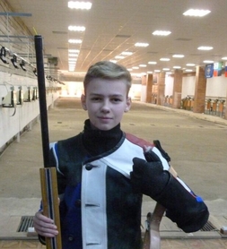 Матвей Потапов занял первое место в стрельбе из винтовки 