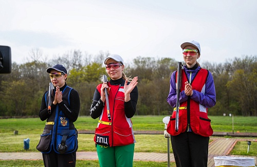 Девушки начинают и выигрывают!