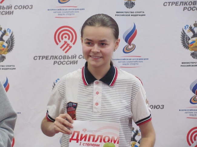 Анна Веселова (Псковская область) - победительница Всероссийских соревнованиях в стрельбе из пистолета